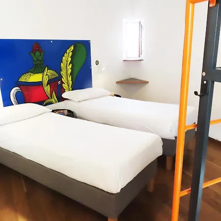 Tric Trac Hostel *
